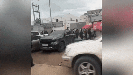 场面震撼!柬埔寨电诈园区上演集体大逃亡!(8) 场面震撼!柬埔寨电诈园区上演集体大逃亡!(8)