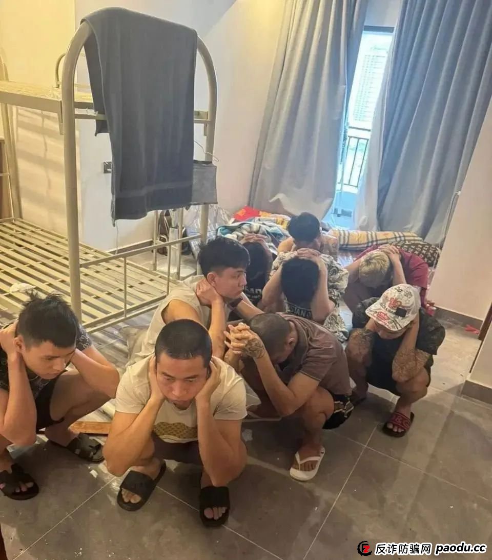 场面震撼!柬埔寨电诈园区上演集体大逃亡!(15) 场面震撼!柬埔寨电诈园区上演集体大逃亡!(15)