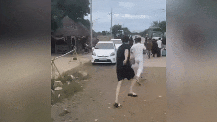 场面震撼!柬埔寨电诈园区上演集体大逃亡!(7) 场面震撼!柬埔寨电诈园区上演集体大逃亡!(7)